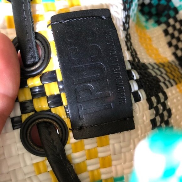 🔥 FIRE SALE CLOSET CLOSING🔥 Truss Mini Bucket Bag Aqua & Plaid Woven Rattan - Picture 4 of 8